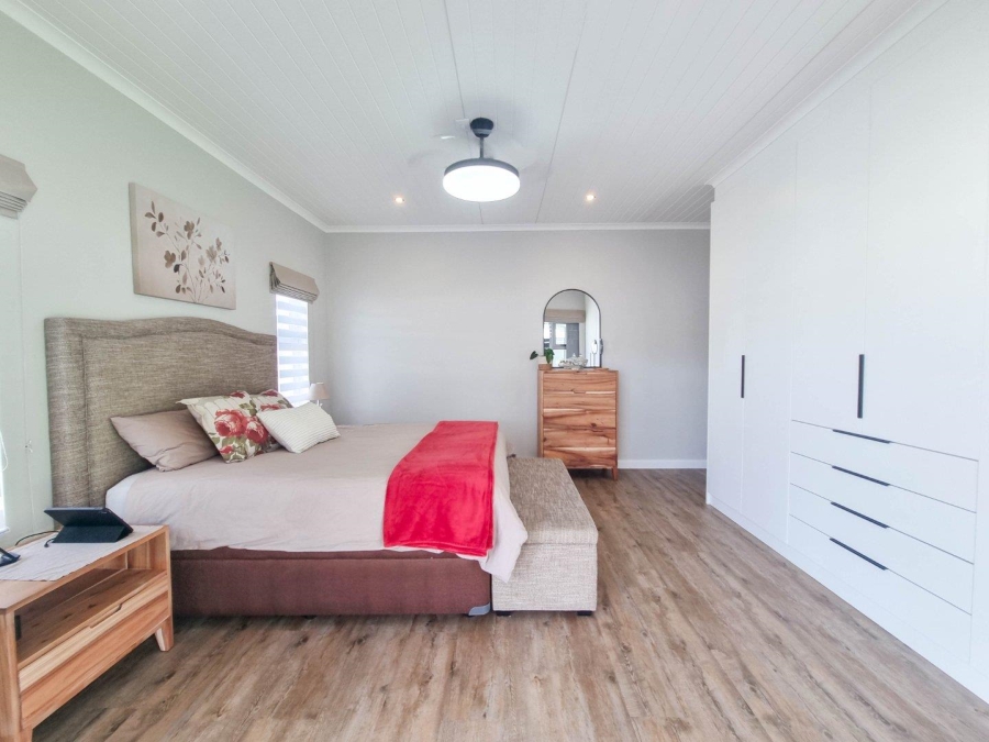 3 Bedroom Property for Sale in Sandbaai Western Cape